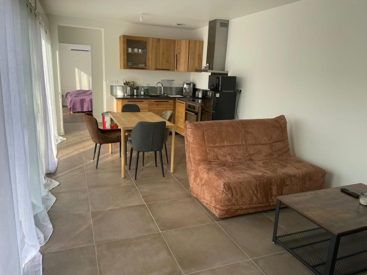 Maison La Capucine Sur Quai De Seine, Wifi, Machine A Laver, Parking Prive Gratuit Vernon  Exterior foto